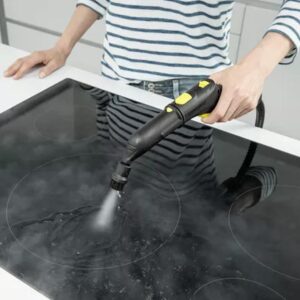 Jak skutecznie oczyścić przypaloną płytę indukcyjną – sprawdzone metody i porady